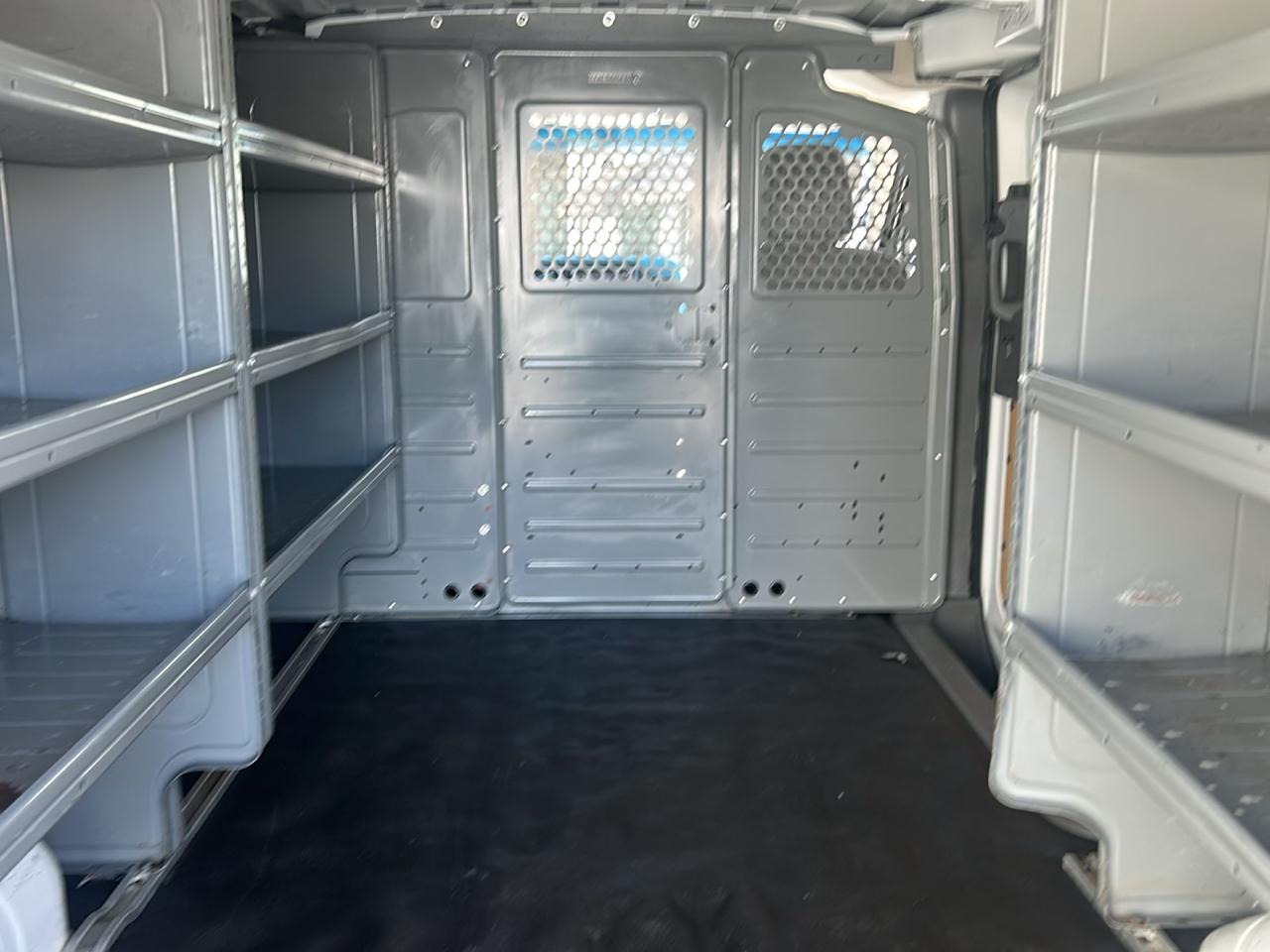 Nissan NV Cargo NV2500 HD Standard Roof V6 SV 2021