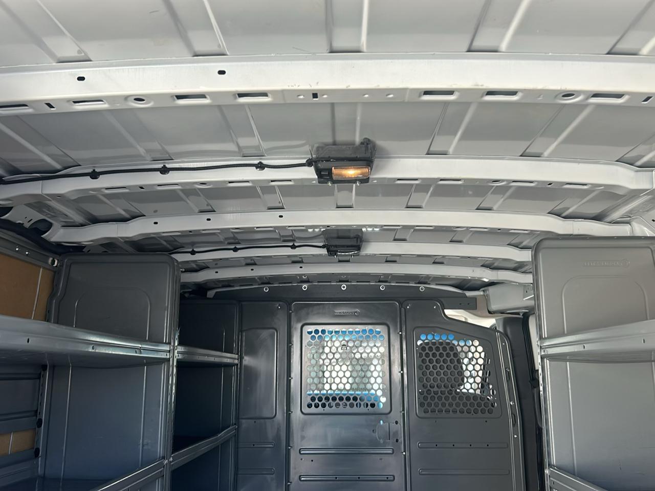 Nissan NV Cargo NV2500 HD Standard Roof V6 SV 2021
