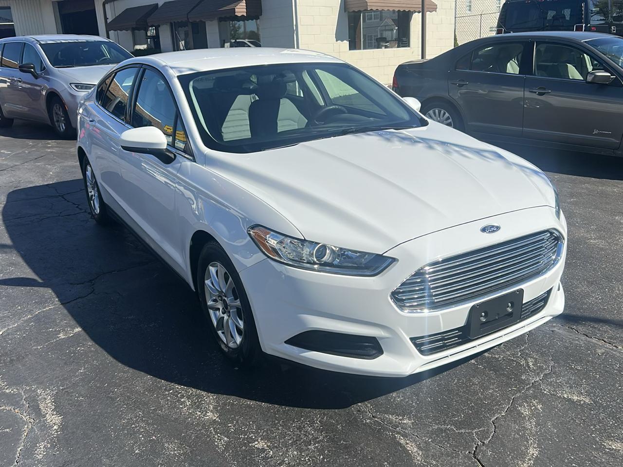 Ford Fusion 4dr Sdn S FWD 2016