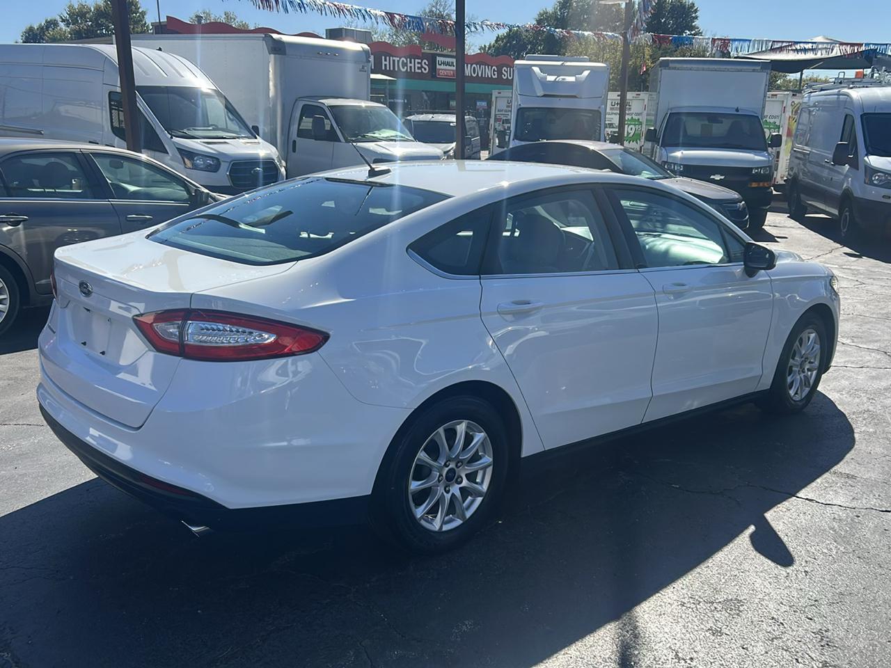 Ford Fusion 4dr Sdn S FWD 2016