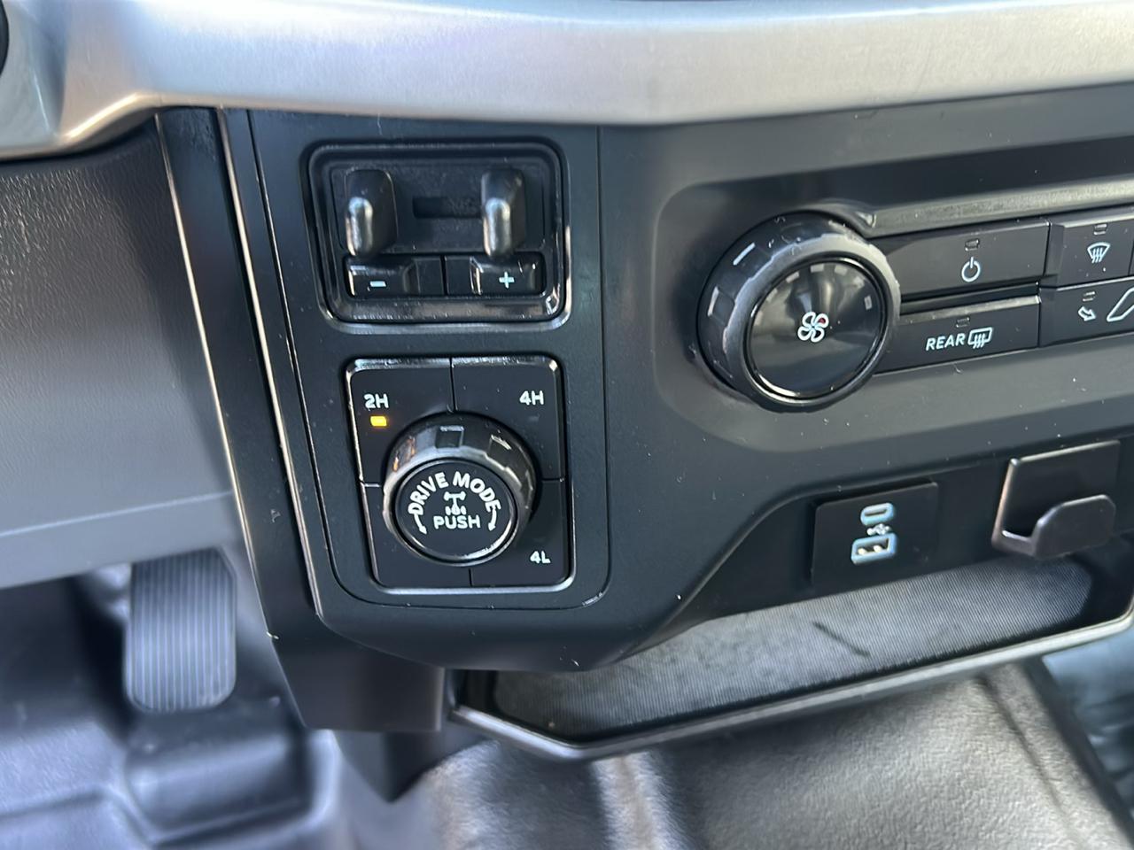Ford F-150 4WD SuperCab 145" XL 2022