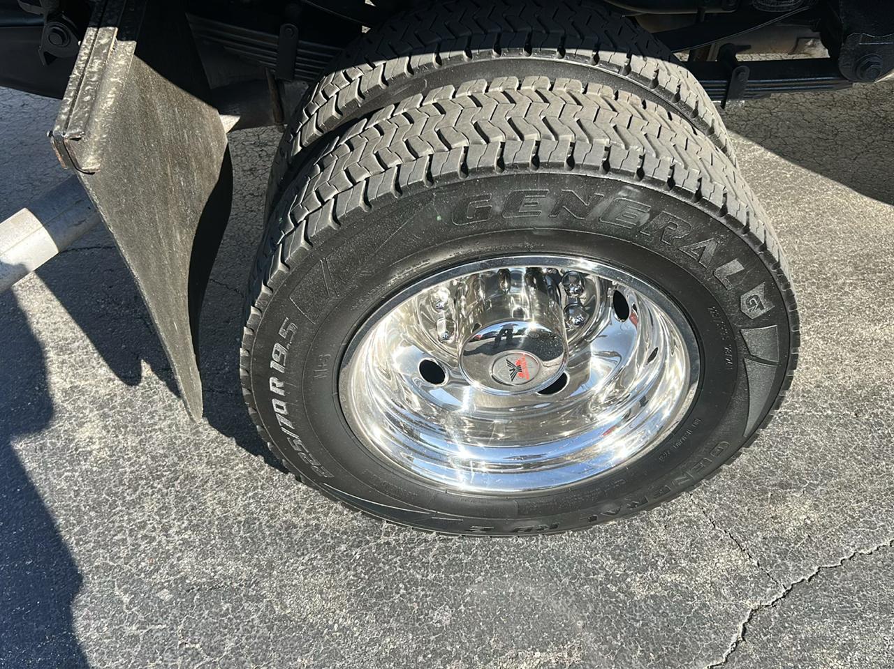 Ford Super Duty F-550 DRW XLT 4WD Reg Cab 145" WB 60" CA 2022
