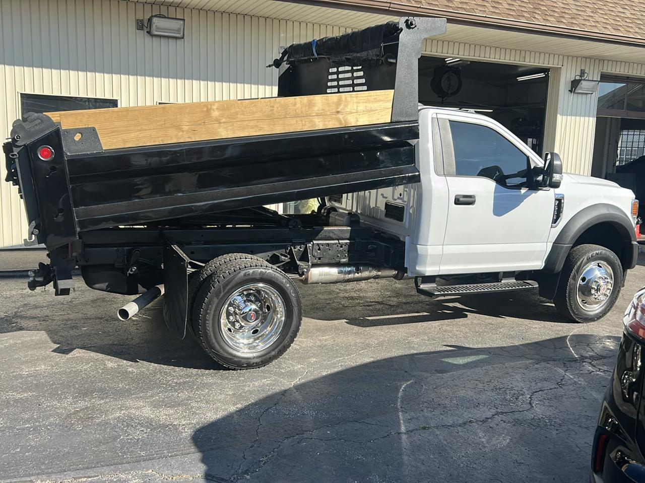 Ford Super Duty F-550 DRW XLT 4WD Reg Cab 145" WB 60" CA 2022