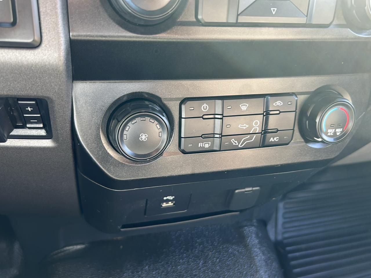 Ford Super Duty F-550 DRW XLT 4WD Reg Cab 145" WB 60" CA 2022