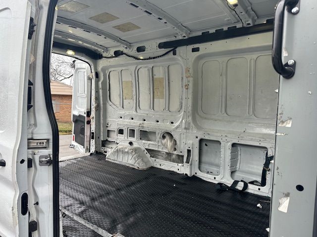 Ford Transit 250 Van Med. Roof w/Sliding Pass. 148-in. WB 2017