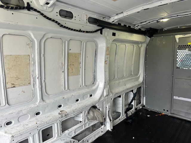 Ford Transit 250 Van Med. Roof w/Sliding Pass. 148-in. WB 2017