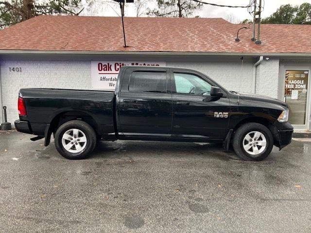 RAM 1500 Tradesman Crew Cab SWB 4WD 2016