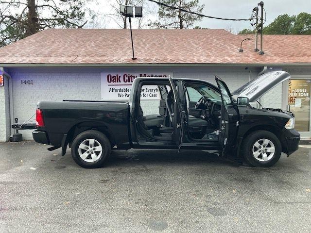 RAM 1500 Tradesman Crew Cab SWB 4WD 2016