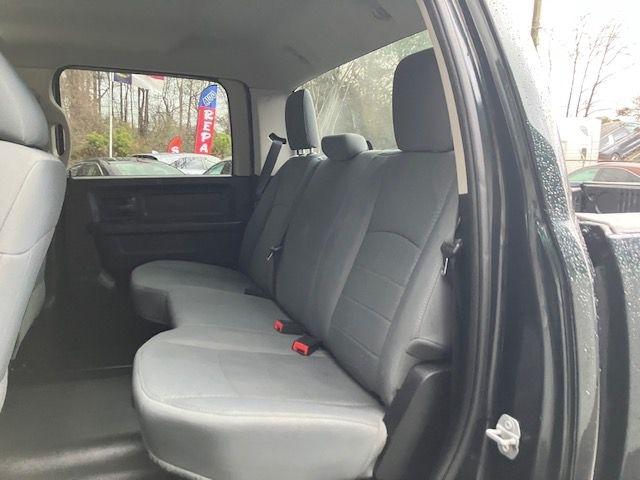 RAM 1500 Tradesman Crew Cab SWB 4WD 2016