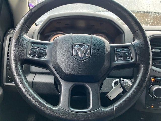 RAM 1500 Tradesman Crew Cab SWB 4WD 2016