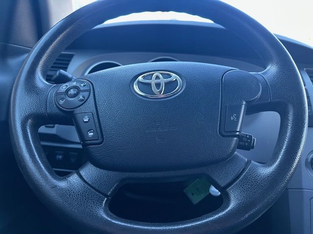 Toyota Tundra Tundra-Grade Double Cab 4.6L 4WD 2011