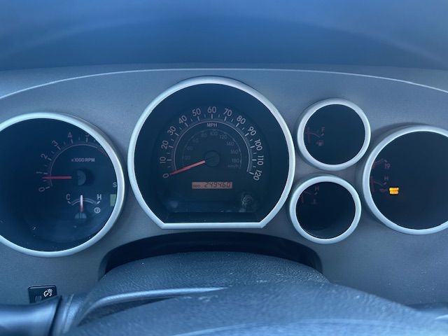 Toyota Tundra Tundra-Grade Double Cab 4.6L 4WD 2011