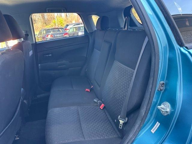 Mitsubishi Outlander Sport SE 4WD 2011