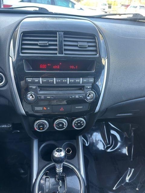 Mitsubishi Outlander Sport SE 4WD 2011