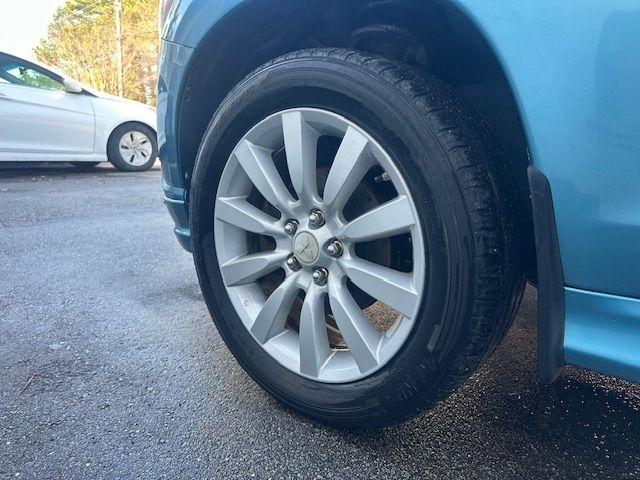 Mitsubishi Outlander Sport SE 4WD 2011