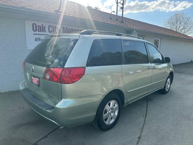 Toyota Sienna XLE 2006