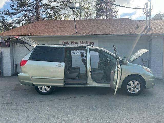 Toyota Sienna XLE 2006
