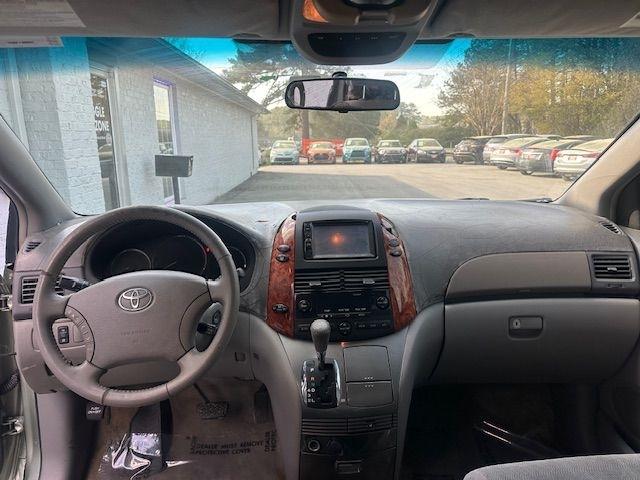 Toyota Sienna XLE 2006