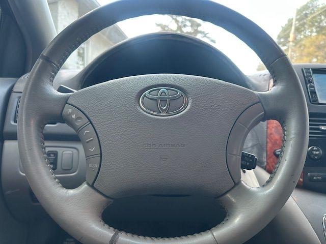 Toyota Sienna XLE 2006