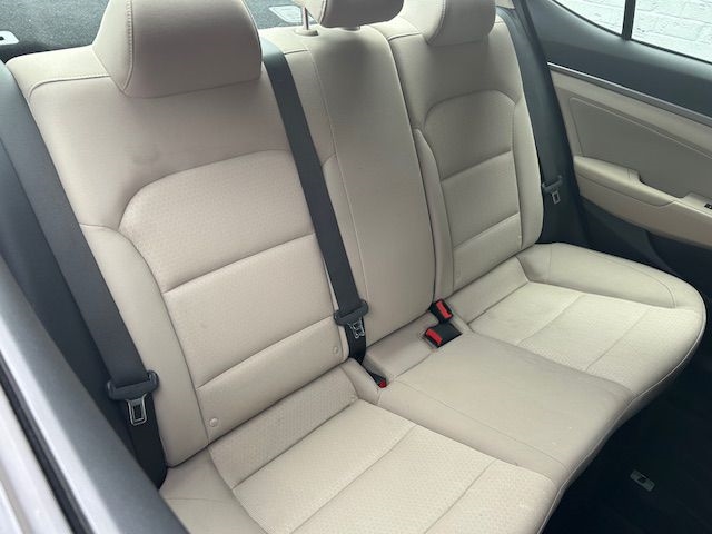 Hyundai Elantra Value Edition 6A 2017