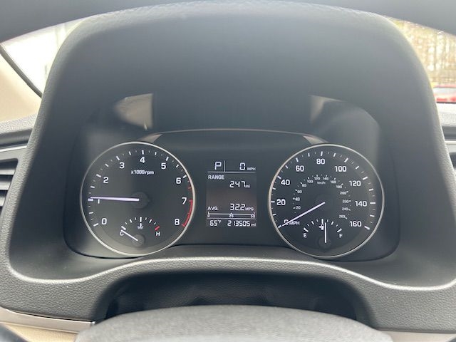 Hyundai Elantra Value Edition 6A 2017