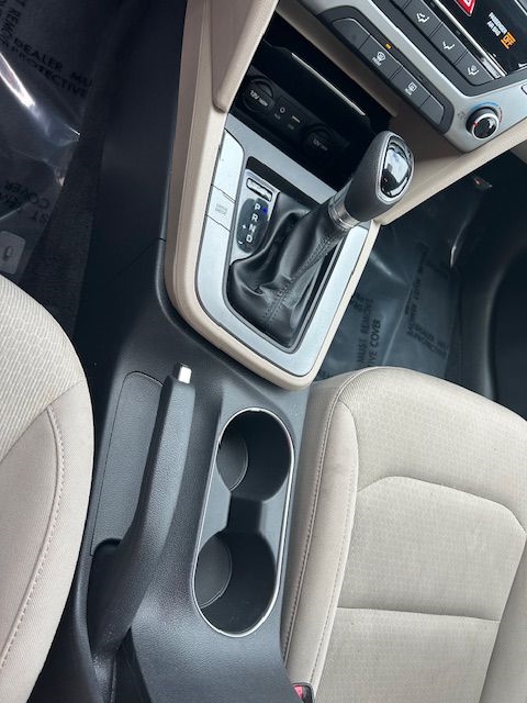 Hyundai Elantra Value Edition 6A 2017