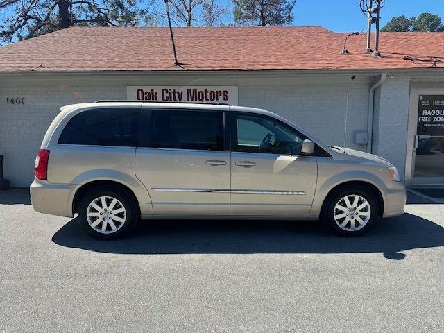 Chrysler Town & Country Touring 2013