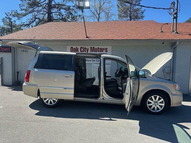 Chrysler Town & Country Touring 2013