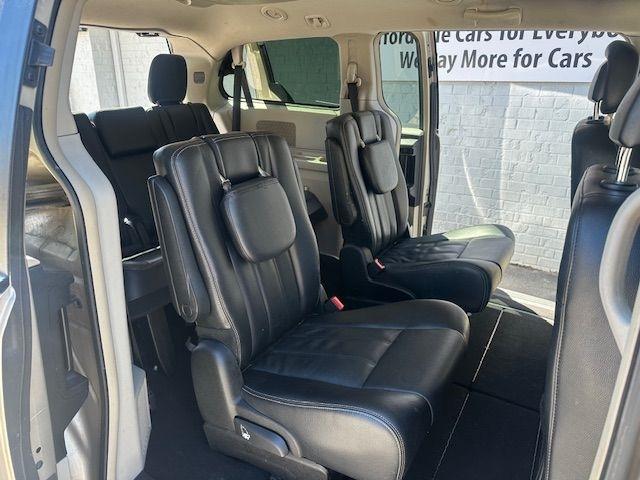 Chrysler Town & Country Touring 2013