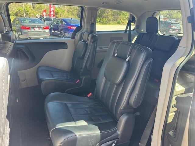 Chrysler Town & Country Touring 2013