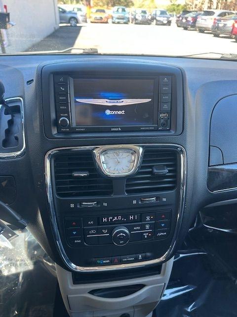 Chrysler Town & Country Touring 2013