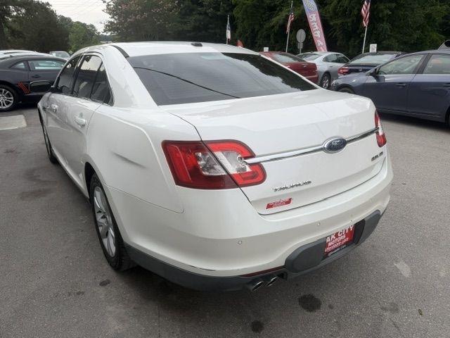 Ford Taurus SEL AWD 2010