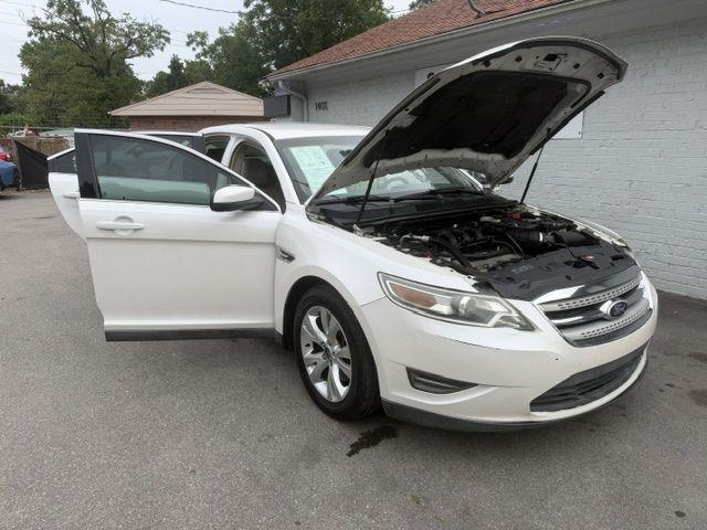 Ford Taurus SEL AWD 2010
