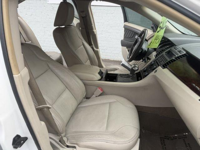 Ford Taurus SEL AWD 2010