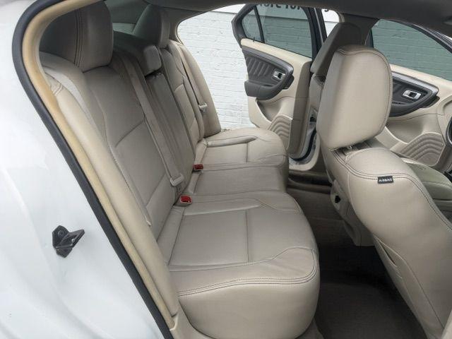 Ford Taurus SEL AWD 2010