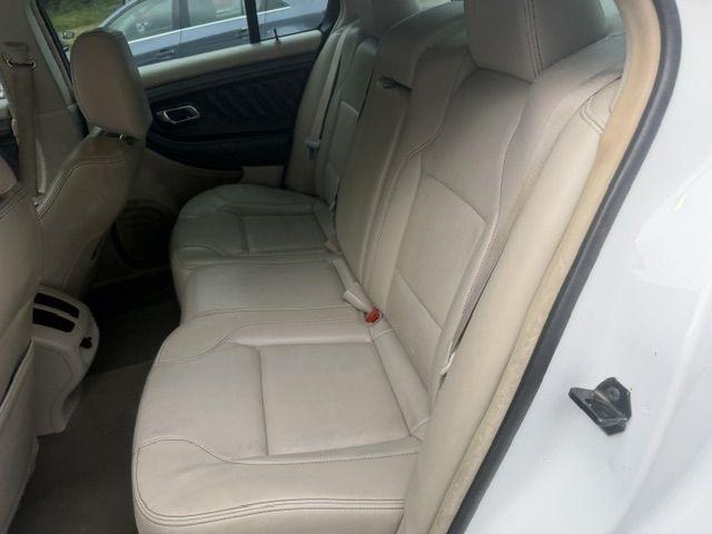 Ford Taurus SEL AWD 2010