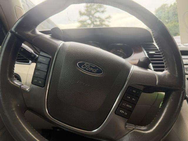 Ford Taurus SEL AWD 2010