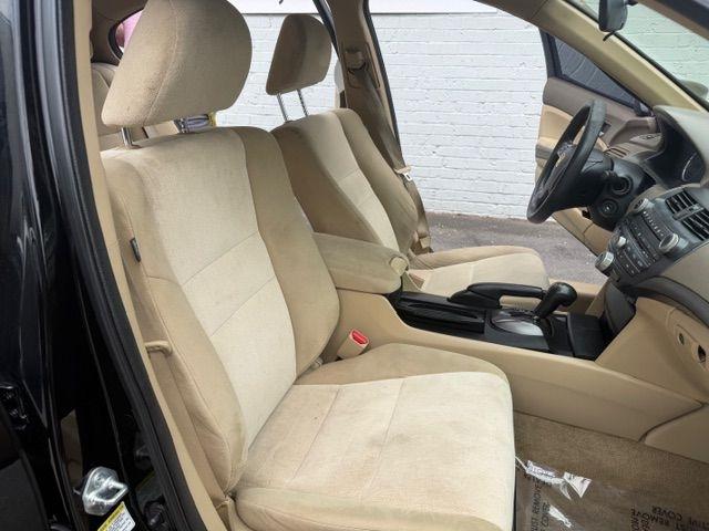 Honda Accord LX sedan AT 2010