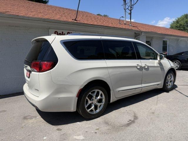 Chrysler Pacifica Limited 2017