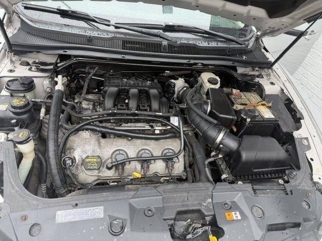 Ford Taurus SEL FWD 2011