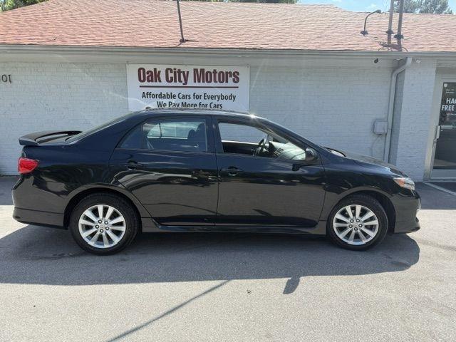 Toyota Corolla Base 4-Speed AT 2009