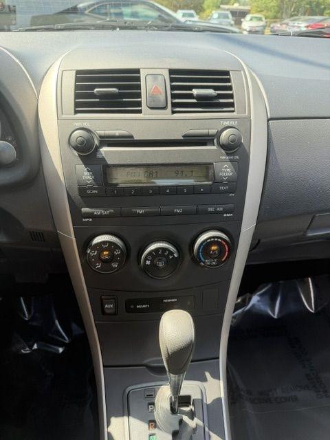 Toyota Corolla Base 4-Speed AT 2009