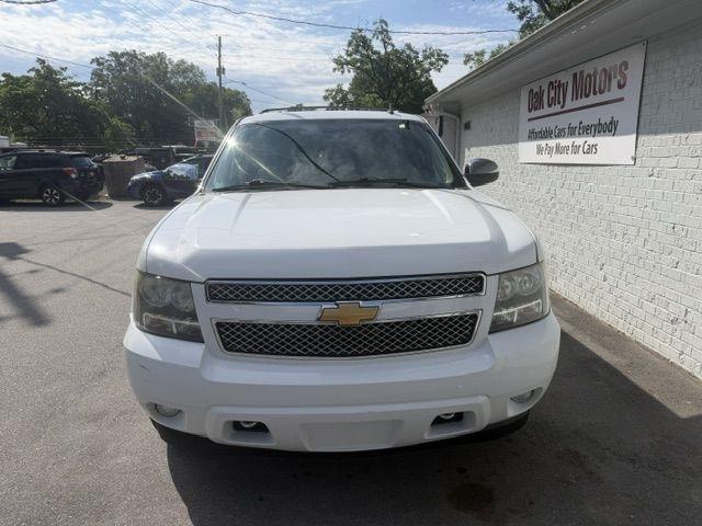 Chevrolet Suburban LT 1500 2WD 2012