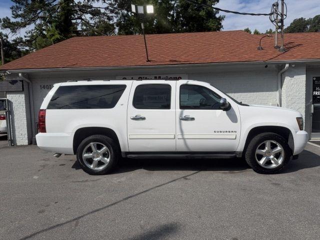 Chevrolet Suburban LT 1500 2WD 2012
