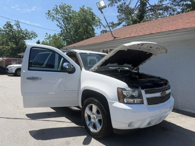 Chevrolet Suburban LT 1500 2WD 2012