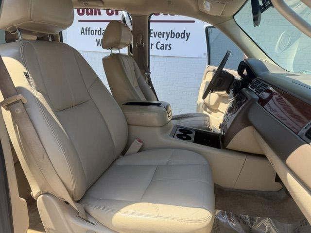 Chevrolet Suburban LT 1500 2WD 2012