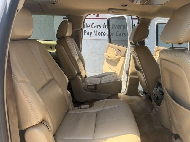Chevrolet Suburban LT 1500 2WD 2012