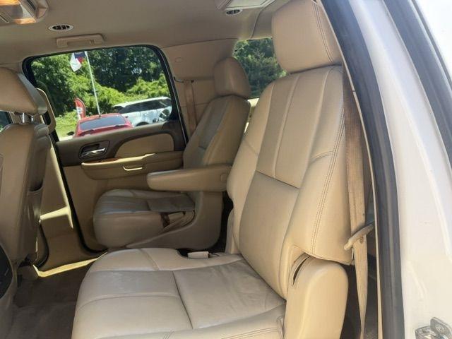 Chevrolet Suburban LT 1500 2WD 2012