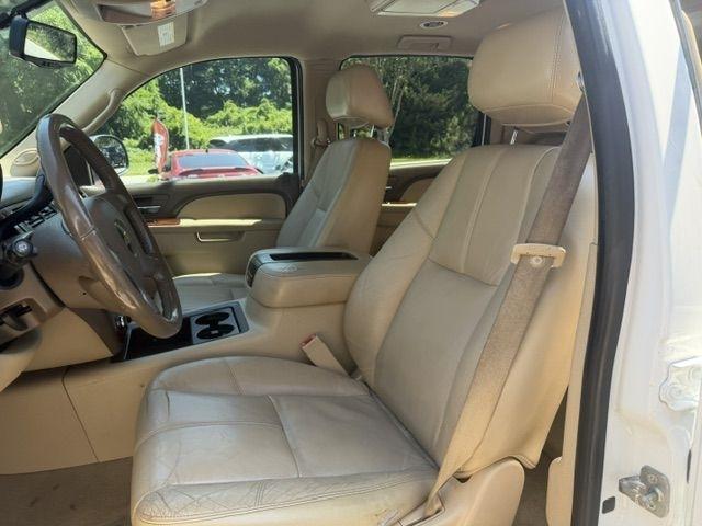 Chevrolet Suburban LT 1500 2WD 2012