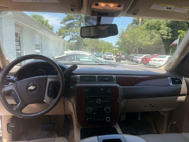 Chevrolet Suburban LT 1500 2WD 2012